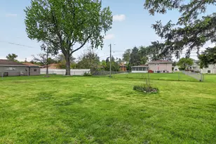 15 W 56th St, Westmont, IL 60559 - Photo 11