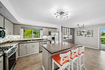 2481 Chatham Road, Aurora, IL 60506 - Photo 5