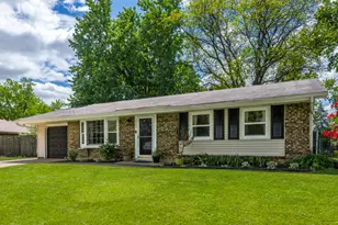 1723 Hartmann Dr, Schaumburg, IL 60193 - Photo 3