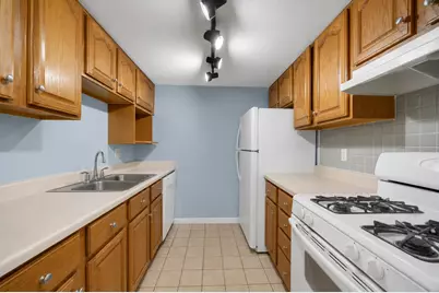 138 E Bailey Road #M, Naperville, IL 60565 - Photo 5