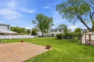 1527 S Chesterfield Dr, Arlington Heights, IL 60005 - Photo 29