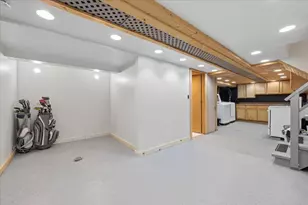 6340 N Indian Rd, Chicago, IL 60646 - Photo 19
