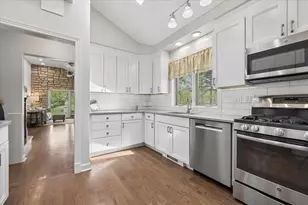 6340 N Indian Rd, Chicago, IL 60646 - Photo 7
