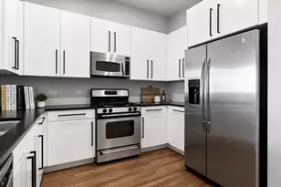 500 W Superior St, Chicago, IL 60654 - Photo 9