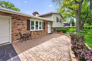 849 Hemlock Dr, Sleepy Hollow, IL 60118 - Photo 3