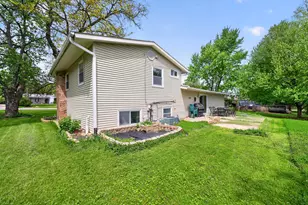 849 Hemlock Dr, Sleepy Hollow, IL 60118 - Photo 35