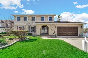 1623 W Bray Ct, Arlington Heights, IL 60005 - Photo 1