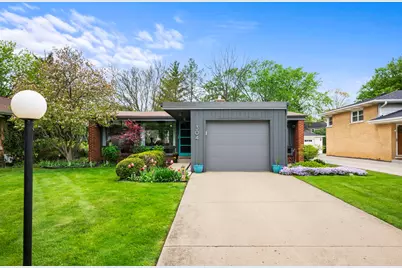 304 S Mount Prospect Road, Mount Prospect, IL 60056 - Photo 3