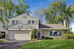 4 E Noyes Dr, Arlington Heights, IL 60005 - Photo 1