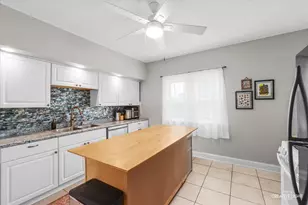 921 Clement St, Joliet, IL 60435 - Photo 9