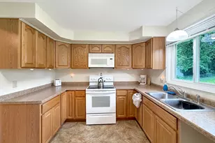 1411 Mark Dr, Freeport, IL 61032 - Photo 7