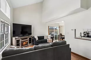 513 East Ave, Streamwood, IL 60107 - Photo 5