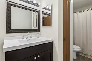 513 East Ave, Streamwood, IL 60107 - Photo 17