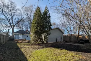 117 Lakewood Ave, Crystal Lake, IL 60014 - Photo 9