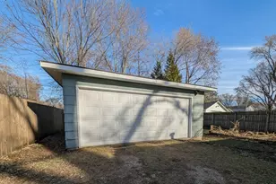 117 Lakewood Ave, Crystal Lake, IL 60014 - Photo 7