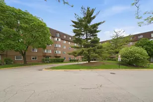 300 S Roselle Rd, Schaumburg, IL 60193 - Photo 3