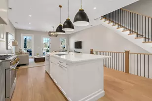 225 Burlington Ave, Clarendon Hills, IL 60514 - Photo 9