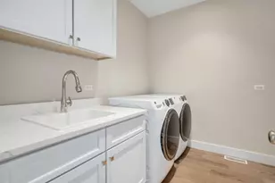 225 Burlington Ave, Clarendon Hills, IL 60514 - Photo 17