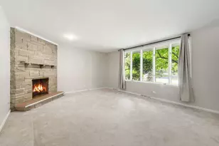 27 Sheffield Ln, Oak Brook, IL 60523 - Photo 3