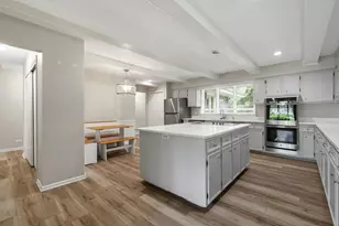 27 Sheffield Ln, Oak Brook, IL 60523 - Photo 11
