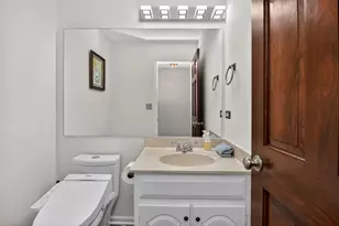 337 W Scarborough Ct, Bloomingdale, IL 60108 - Photo 9