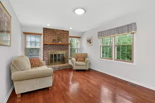 337 W Scarborough Ct, Bloomingdale, IL 60108 - Photo 7