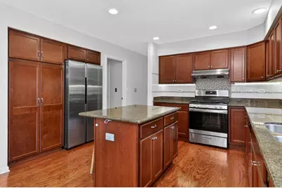337 W Scarborough Court, Bloomingdale, IL 60108 - Photo 5
