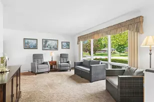 555 S Cedar St, Palatine, IL 60067 - Photo 3