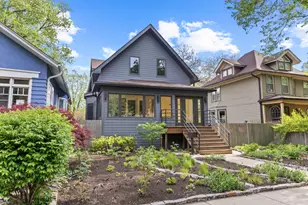 2125 W Greenleaf Ave, Chicago, IL 60645 - Photo 1