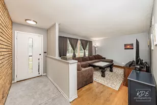 411 E Weathersfield Way, Schaumburg, IL 60193 - Photo 5
