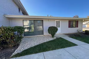 102 Tonset Ct, Schaumburg, IL 60193 - Photo 1