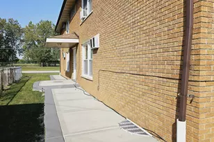 7653 S Roberts Rd, Bridgeview, IL 60455 - Photo 3