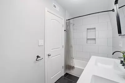 2724 W Jerome Street, Chicago, IL 60645 - Photo 17