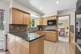 3724 Winnetka Rd, Glenview, IL 60026 - Photo 7
