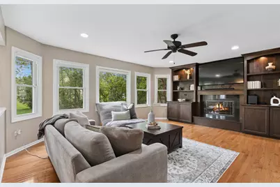 914 Hartford Drive, Gurnee, IL 60031 - Photo 5
