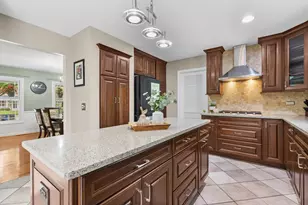 914 Hartford Dr, Gurnee, IL 60031 - Photo 9