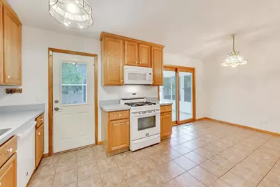 394 Pine Grove Avenue, Gurnee, IL 60031 - Photo 5