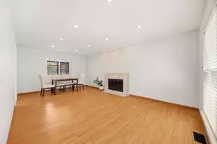6 Ironwood Ct, Streamwood, IL 60107 - Photo 3