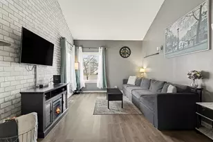 554 Alton Ct, Carol Stream, IL 60188 - Photo 9