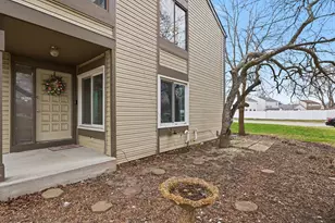 554 Alton Ct, Carol Stream, IL 60188 - Photo 3