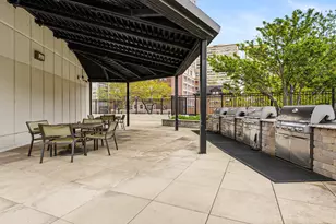3930 N Pine Grove Ave, Chicago, IL 60613 - Photo 29