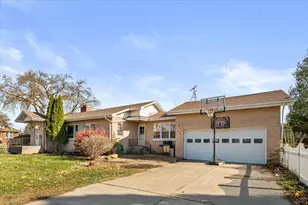 1060 Catherine St, Joliet, IL 60435 - Photo 3