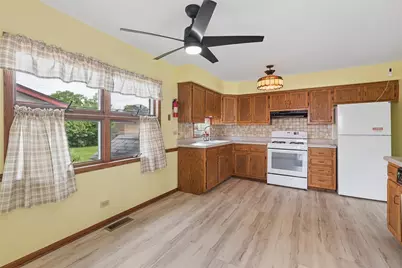 6854 Saratoga Drive, Bridgeview, IL 60455 - Photo 9