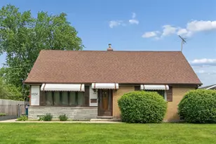 6854 Saratoga Dr, Bridgeview, IL 60455 - Photo 1
