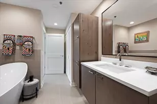 57 E Delaware Pl, Chicago, IL 60611 - Photo 19