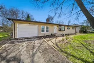 1412 Beach Rd, McHenry, IL 60050 - Photo 1