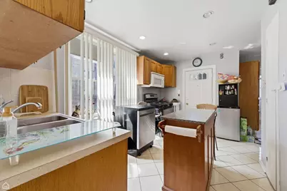 6710 N Artesian Avenue, Chicago, IL 60645 - Photo 7