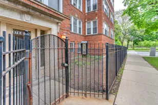 6706 S Ridgeland Ave, Chicago, IL 60649 - Photo 3