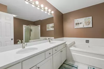 9038 Delphia Avenue, Des Plaines, IL 60016 - Photo 17