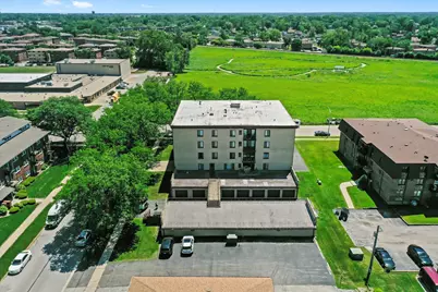 5800 W 105th Street #2C, Oak Lawn, IL 60453 - Photo 3